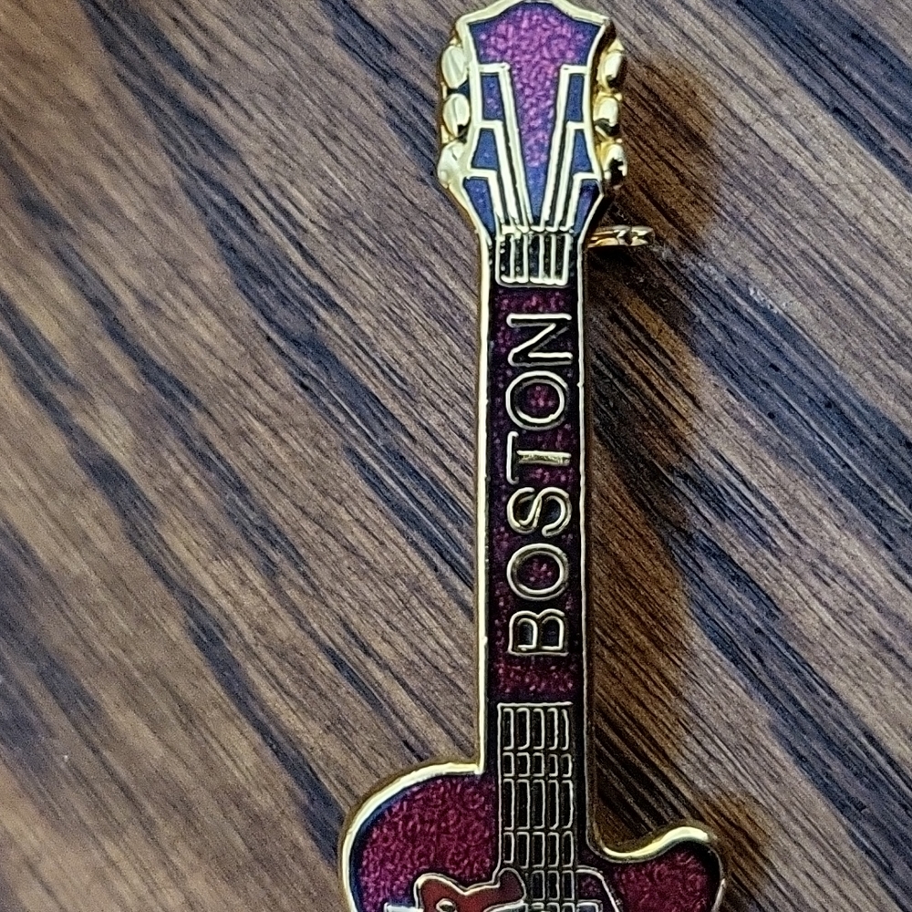 Hard Rock Cafe Boston pin - Picture 5 of 5